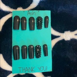 Blackout bling press on NWOT